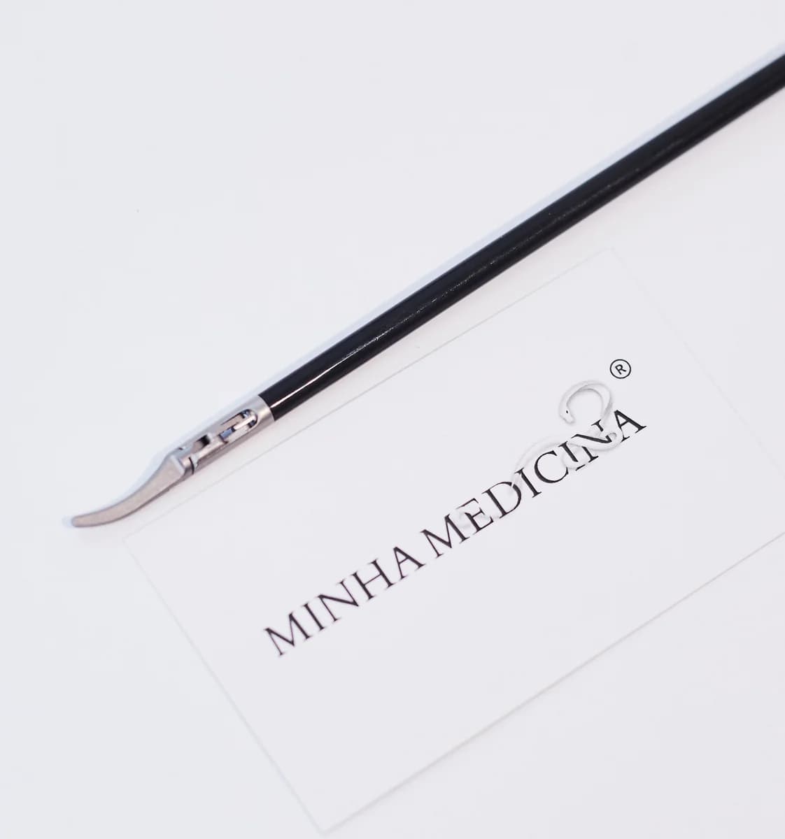 Pinça Maryland Dissecção 5mm — Pinça Maryland — haste com identificação Minha Medicina